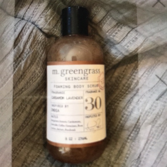 M. Greengrass Cardamom Lavender foaming body scrub - Picture 2 of 4